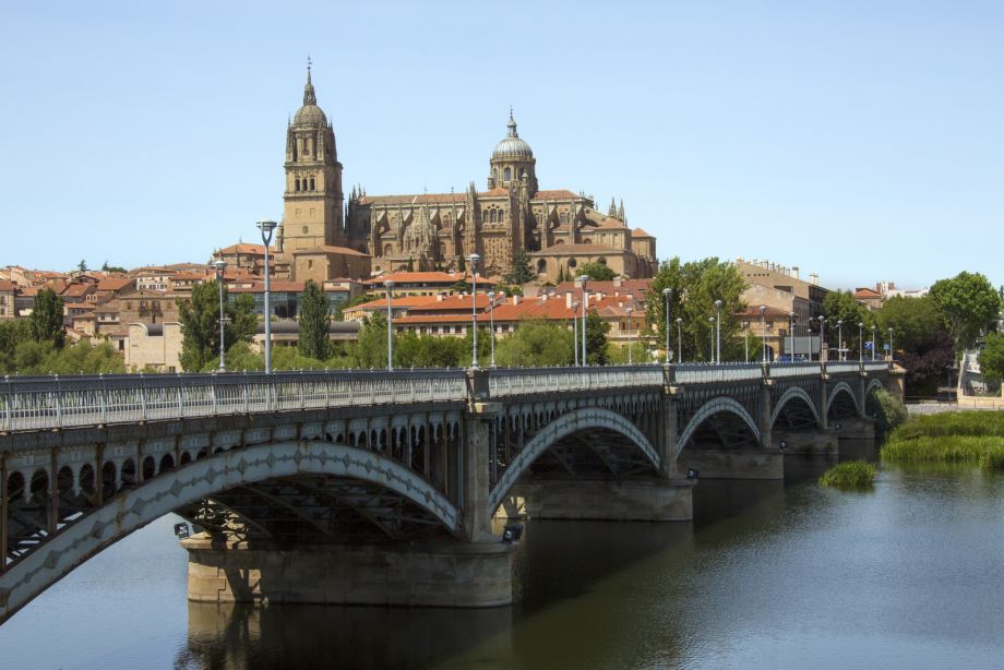 Descubre Salamanca: Un Paseo Turístico Antes de la Fiesta